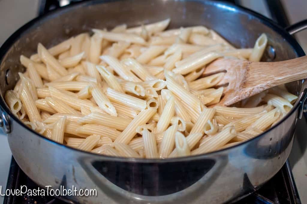 AD: Make dinner easy with this One Pot 10 Minute Chicken & Broccoli Pasta- Love, Pasta and a Tool Belt | one pot | pasta | pasta recipes | recipe ideas | easy dinner idea | food | 