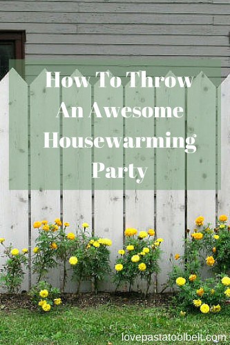My contributor Rebecca is sharing her tips for How to Throw an Awesome Housewarming Party- Love, Pasta and a Tool Belt | party planning | parties | housewarming | new house |