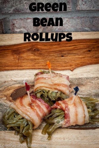 These Green Bean Rollups are the perfect side dish recipe. Easy to put together and perfect for any dinner or party! | recipes | sides | side dish | Thanksgiving |