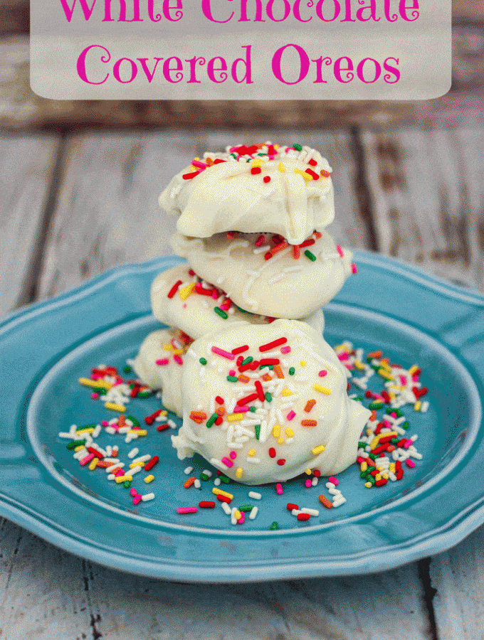Satisfy your sweet tooth with these White Chocolate Covered Oreos- Love, Pasta and a Tool Belt | desserts | cookies | Oreos | white chocolate | sprinkles | recipes |