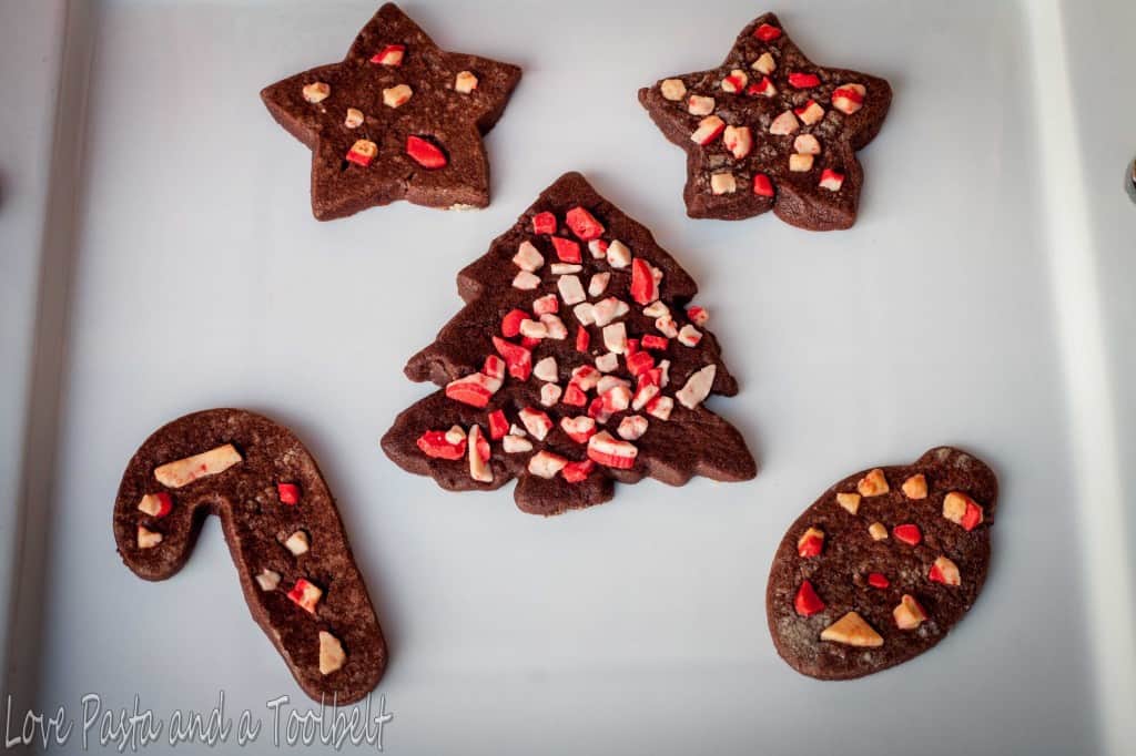 Christmas Cookies with Nestle Toll House Cookie Dough- Love, Pasta and a Tool Belt | Christmas Cookies | Christmas | Cookies | Frosted Cookies | Recipes | Desserts | 