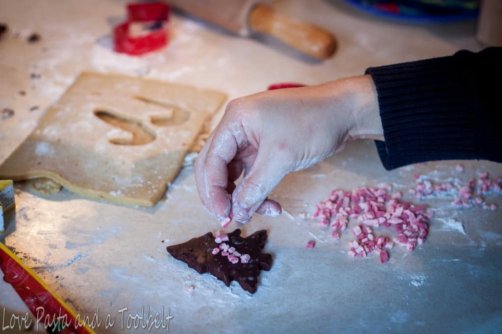 Christmas Cookies with Nestle Toll House Cookie Dough- Love, Pasta and a Tool Belt | Christmas Cookies | Christmas | Cookies | Frosted Cookies | Recipes | Desserts | 