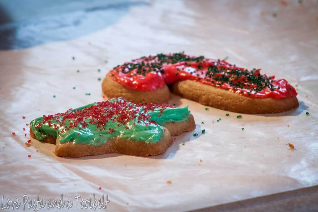 Christmas Cookies with Nestle Toll House Cookie Dough- Love, Pasta and a Tool Belt | Christmas Cookies | Christmas | Cookies | Frosted Cookies | Recipes | Desserts | 