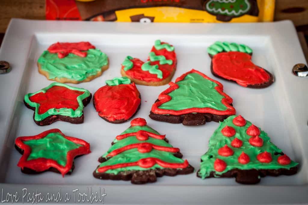 Christmas Cookies with Nestle Toll House Cookie Dough- Love, Pasta and a Tool Belt | Christmas Cookies | Christmas | Cookies | Frosted Cookies | Recipes | Desserts | 