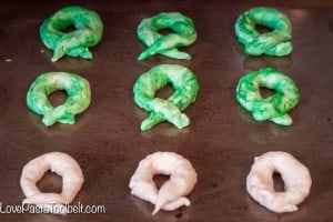 Make some holiday memories with these simple Christmas Wreath Cookies!- Love, Pasta and a Tool Belt #BakingInTheMemories #ad