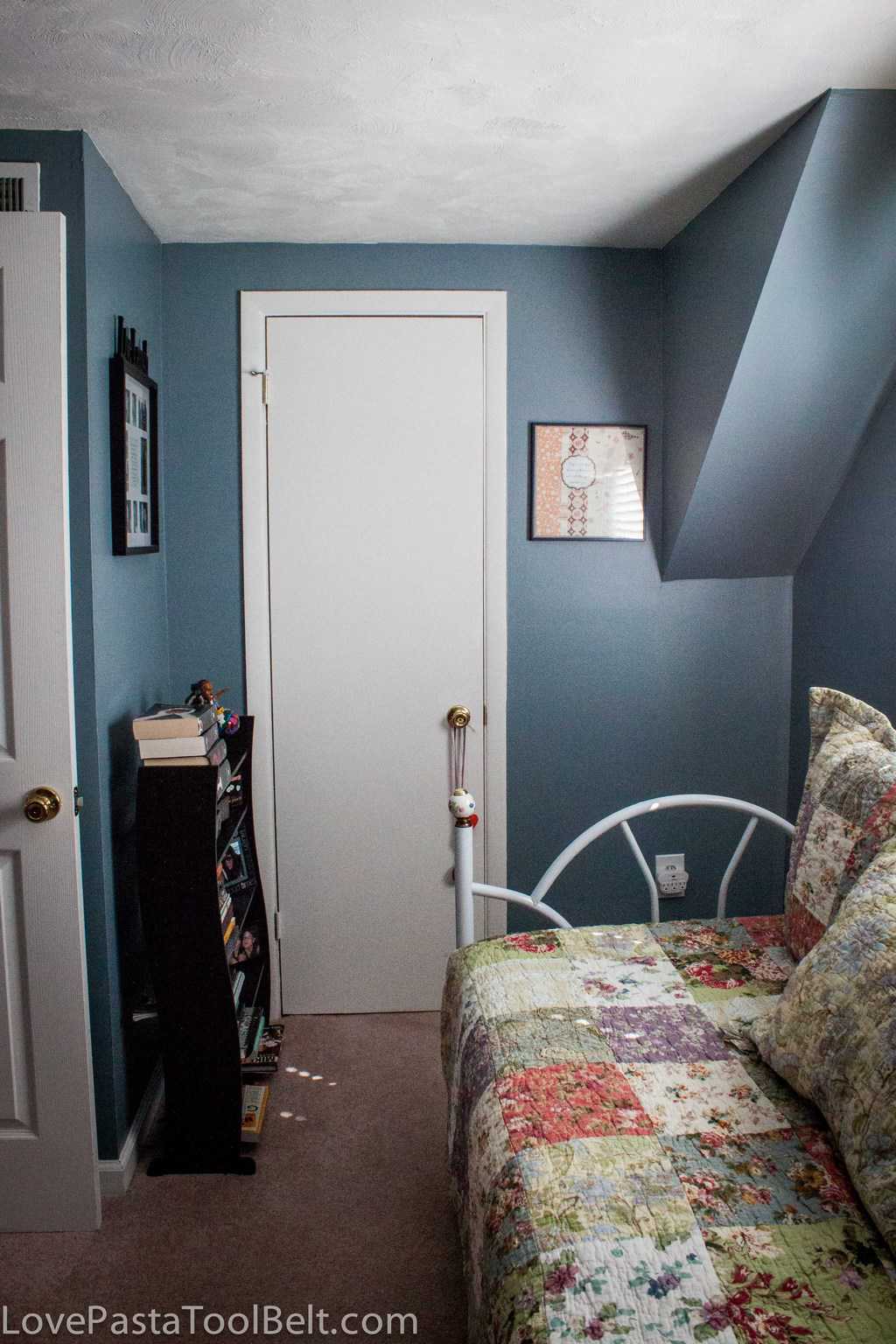 Take a small space and create an inviting guest retreat with this Guest Bedroom Makeover