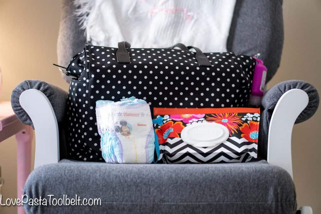 Leaving the house as a new mom meant going through a check list in my head to make sure I had everything I needed. I'm making it easier for you with a New Mom's How-to Guide to Packing the Diaper Bag