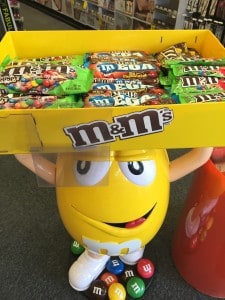 M&M's® Crispy Graham Cracker Sandwiches- Love, Pasta and a Tool Belt #ad #CrispyComeback | desserts | recipe | snacks | M&M's |