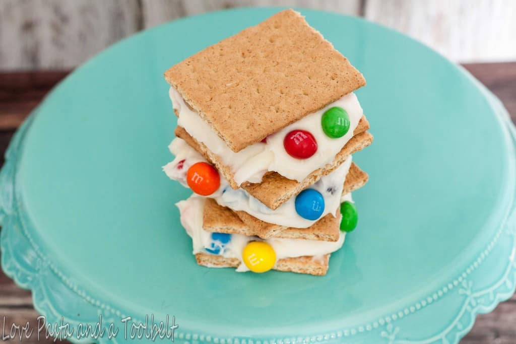 M&M's® Crispy Graham Cracker Sandwiches- Love, Pasta and a Tool Belt #ad #CrispyComeback | desserts | recipe | snacks | M&M's | 