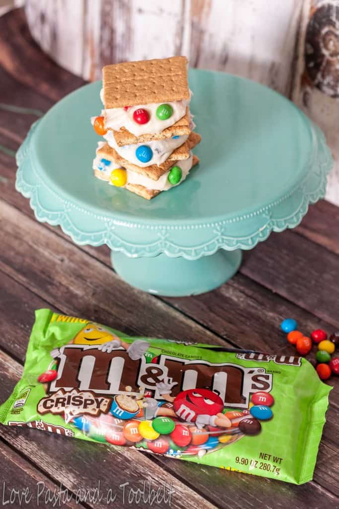 M&M's® Crispy Graham Cracker Sandwiches- Love, Pasta and a Tool Belt #ad #CrispyComeback | desserts | recipe | snacks | M&M's | 