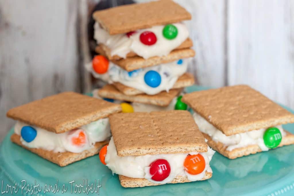 M&M's® Crispy Graham Cracker Sandwiches- Love, Pasta and a Tool Belt #ad #CrispyComeback | desserts | recipe | snacks | M&M's | 