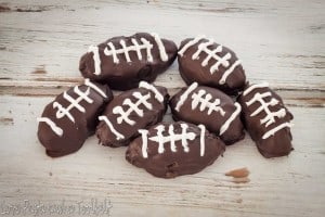 OREO Cookie Ball Footballs- Love, Pasta and a Tool Belt #ad #OREOCookieBalls