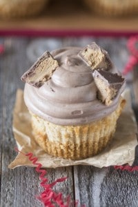 Peanut-Butter-Stuffed-Cheesecake-Cupcakes-682x1024