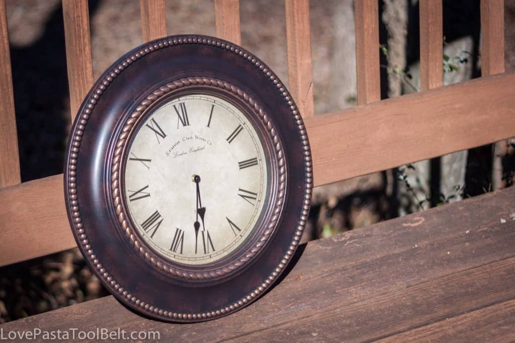 Repurposed clock to chalkboard: If you have an old clock that is broken and in need of an upgrade, use chalk paint and make it into a fun kitchen display! 