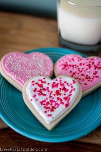 Royal Icing Valentine's Cookies are the perfect Valentine's Day treat- Love, Pasta and a Tool Belt | desserts | dessert recipes | cookies | cookie recipes | food | sweets |