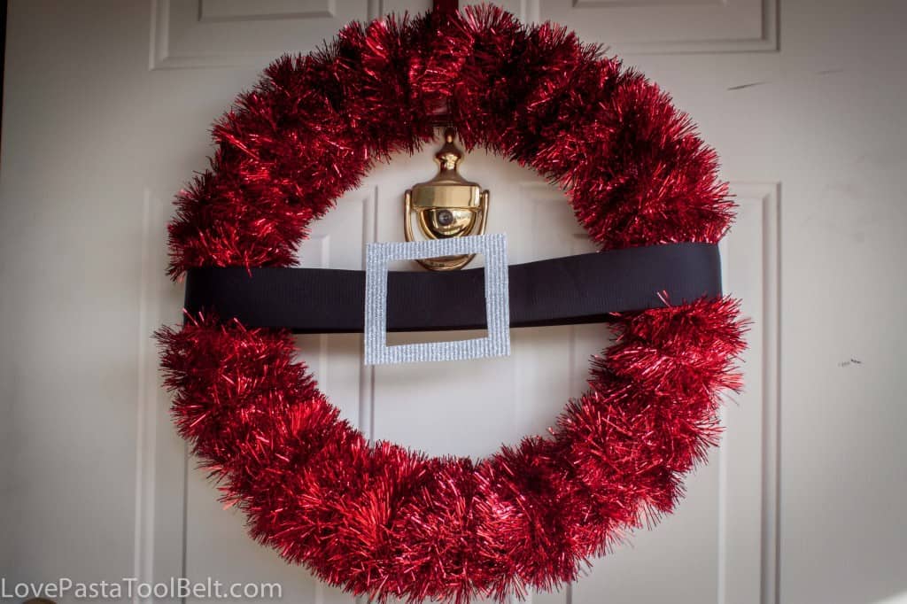 DIY Santa Wreath is a cute decoration for your front door- Love, Pasta and a Tool Belt | Christmas | Decor | Wreaths | DIY | Crafts | 