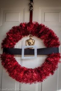 DIY Santa Wreath is a cute decoration for your front door- Love, Pasta and a Tool Belt | Christmas | Decor | Wreaths | DIY | Crafts |