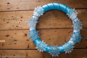 Simple Snowflake Wreath- Love, Pasta and a Tool Belt | wreath | DIY | crafts | Frozen | snowflakes |