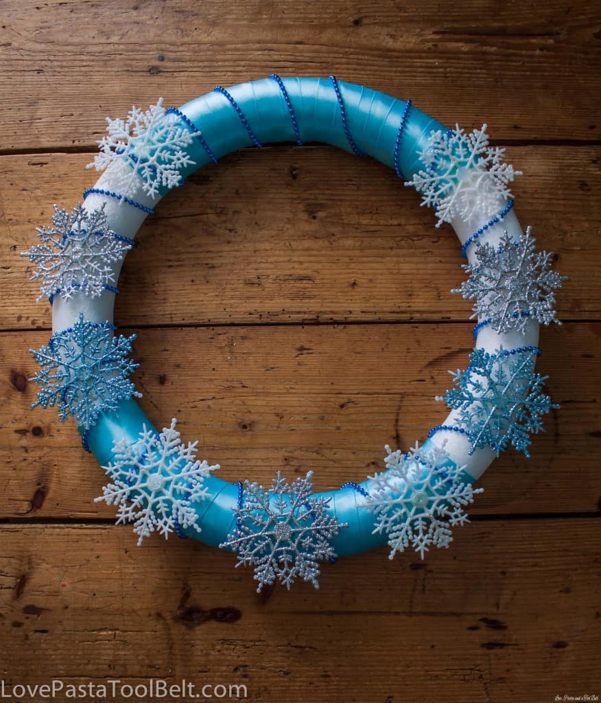 Simple Snowflake Wreath- Love, Pasta and a Tool Belt | wreath | DIY | crafts | Frozen | snowflakes | 