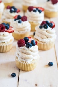 berry-pavlova-cupcakes