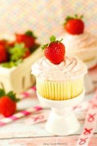 vanilla-cupcakes-with-strawberry-mascarpone-frosting-recipe-2